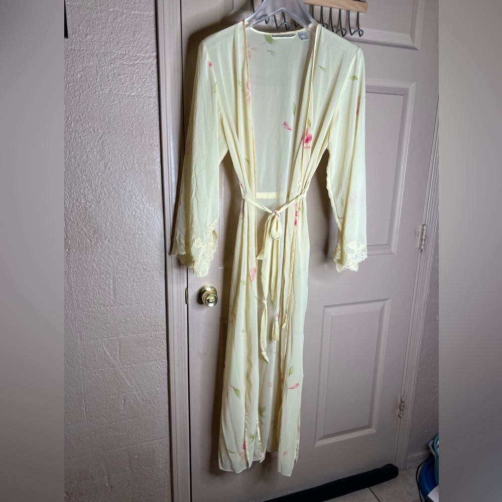 Valarie Stevens Floral Chiffon Robe Large